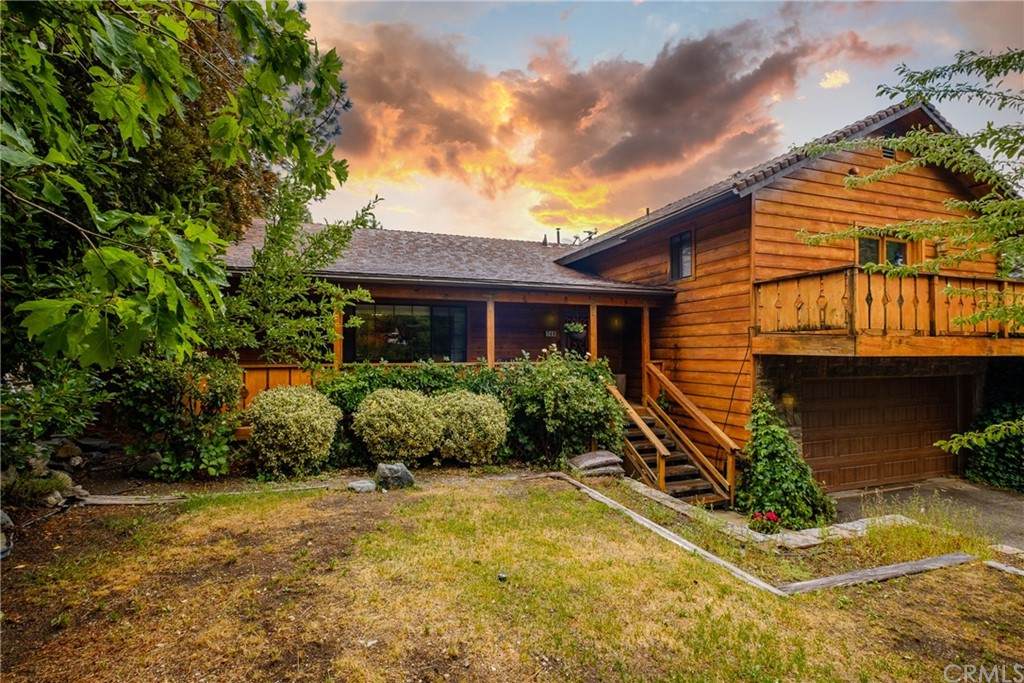 748 Apple Avenue - Photo 1