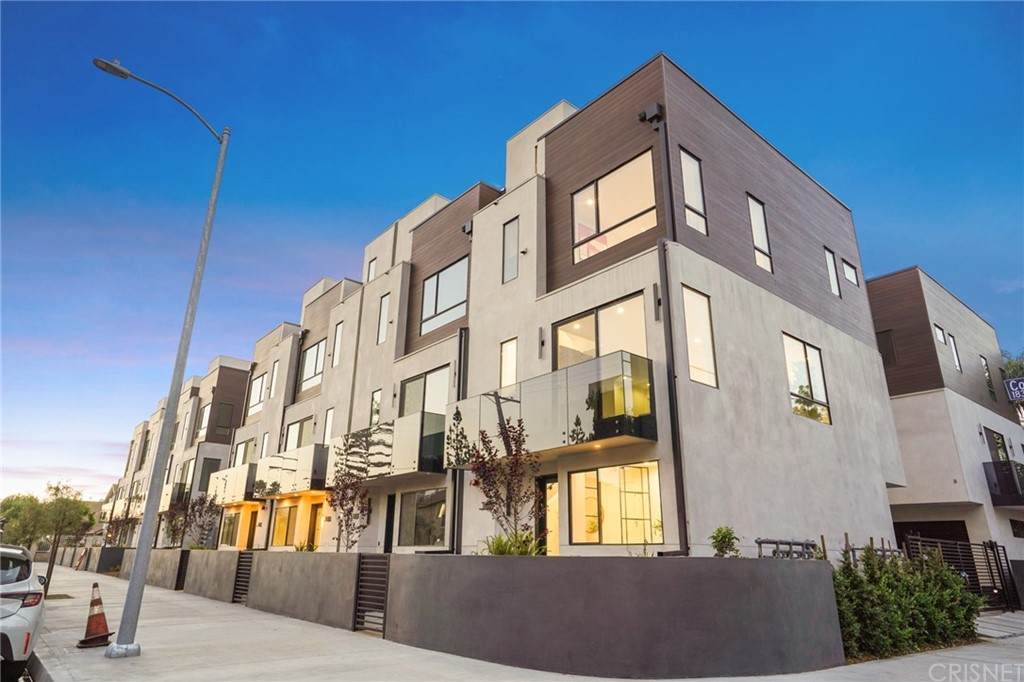 18305 Collins Street - Photo 1