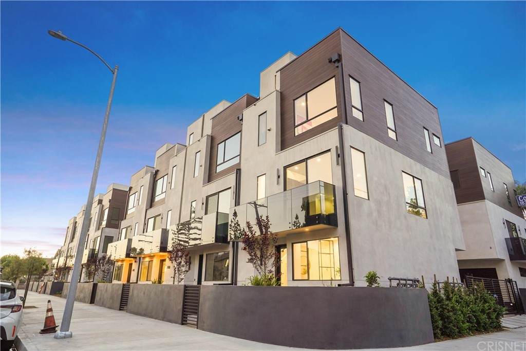 18317 Collins Street - Photo 1