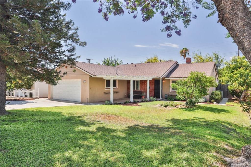 5886 Glenhurst Street - Photo 1