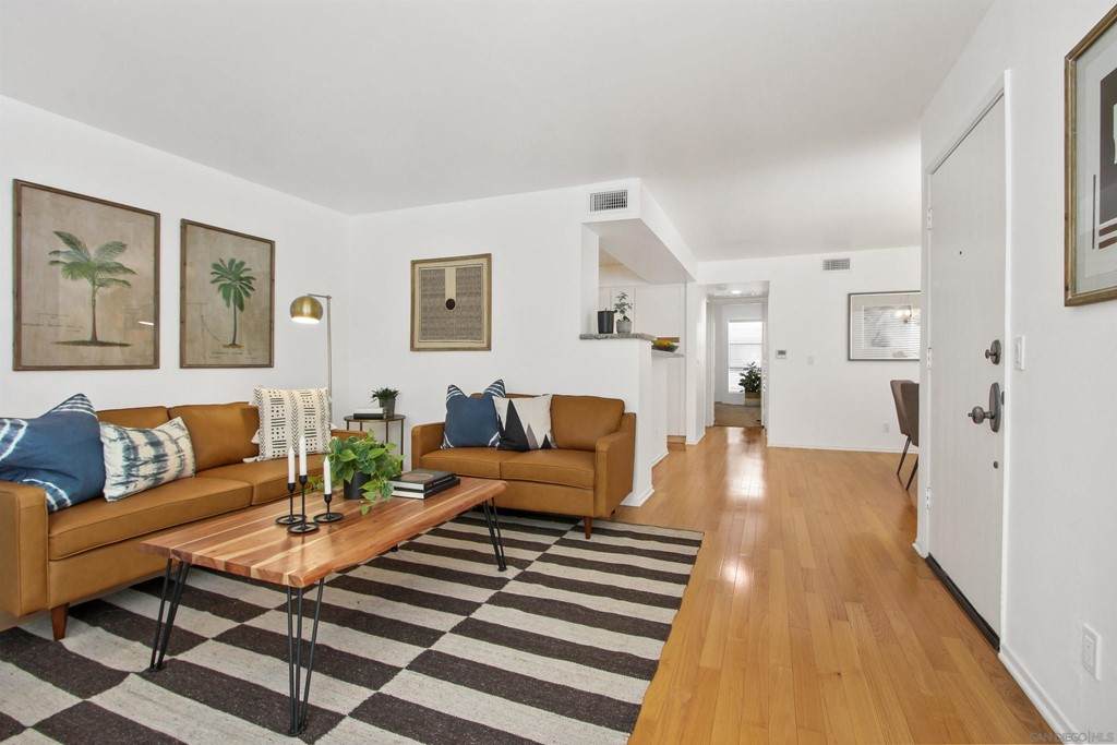 360 Los Robles - Photo 1