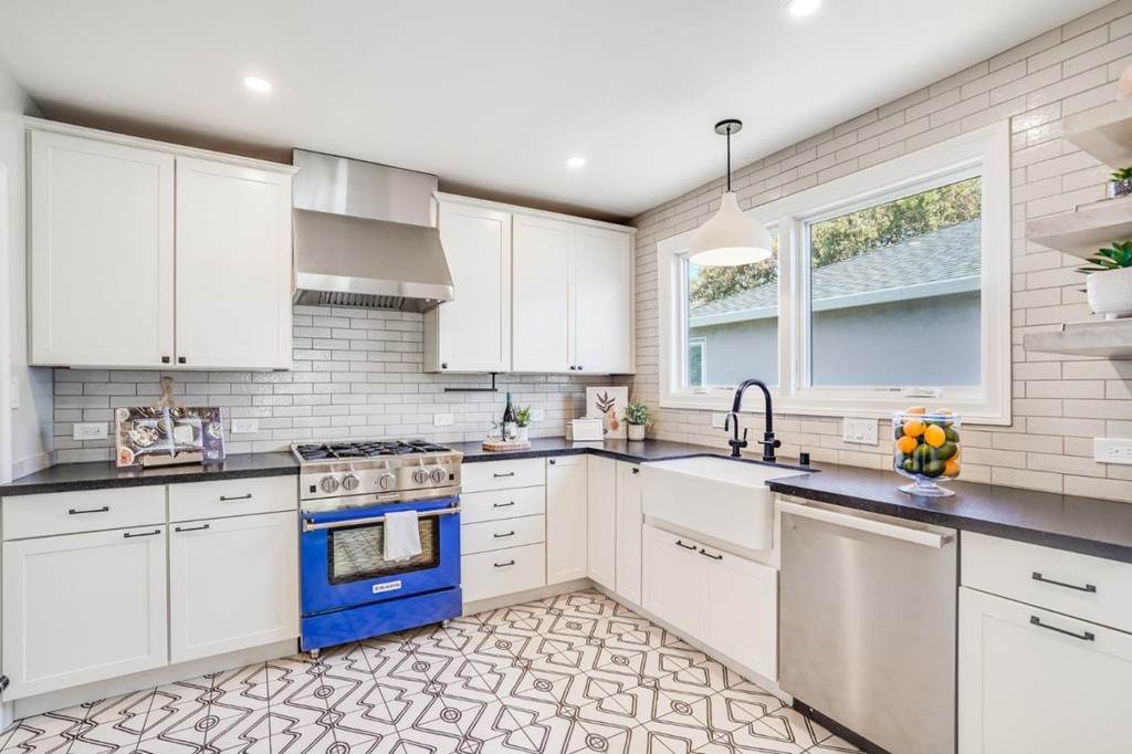220 San Anselmo Avenue - Photo 1