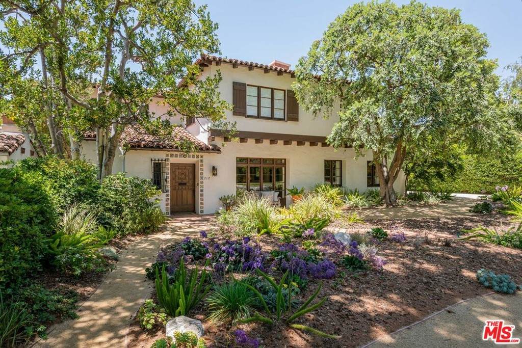 212 20th Street - Photo 1