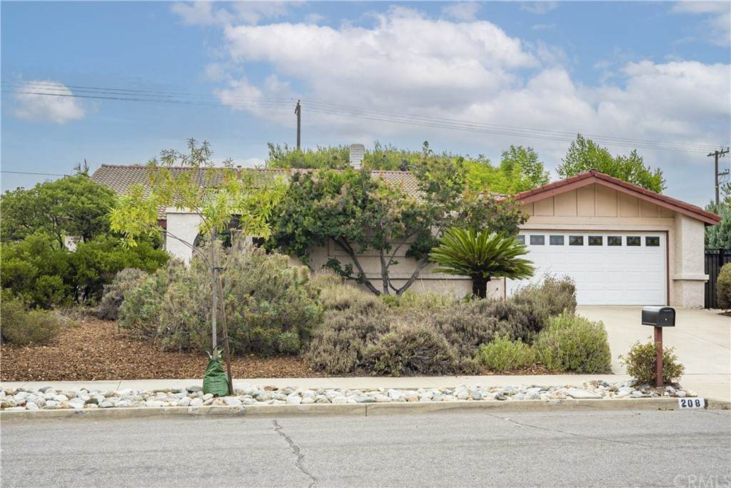 208 Armstrong Drive - Photo 1