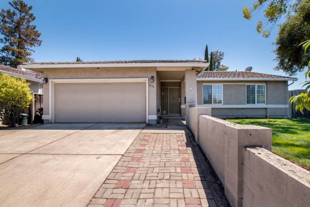 1596 Calle De Stuarda - Photo 1