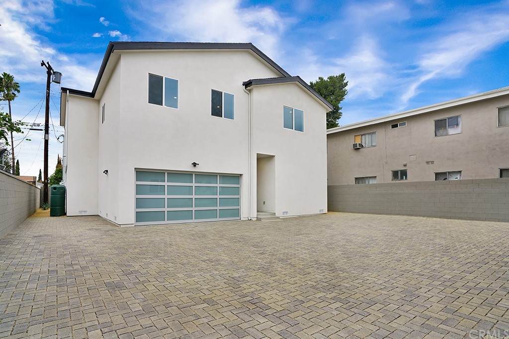 5731 1/2 Willowcrest Avenue - Photo 1