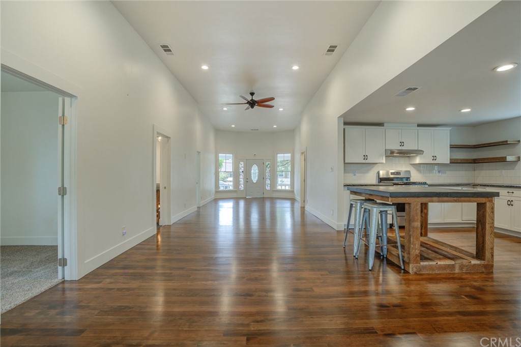 553 Lincoln Street - Photo 1