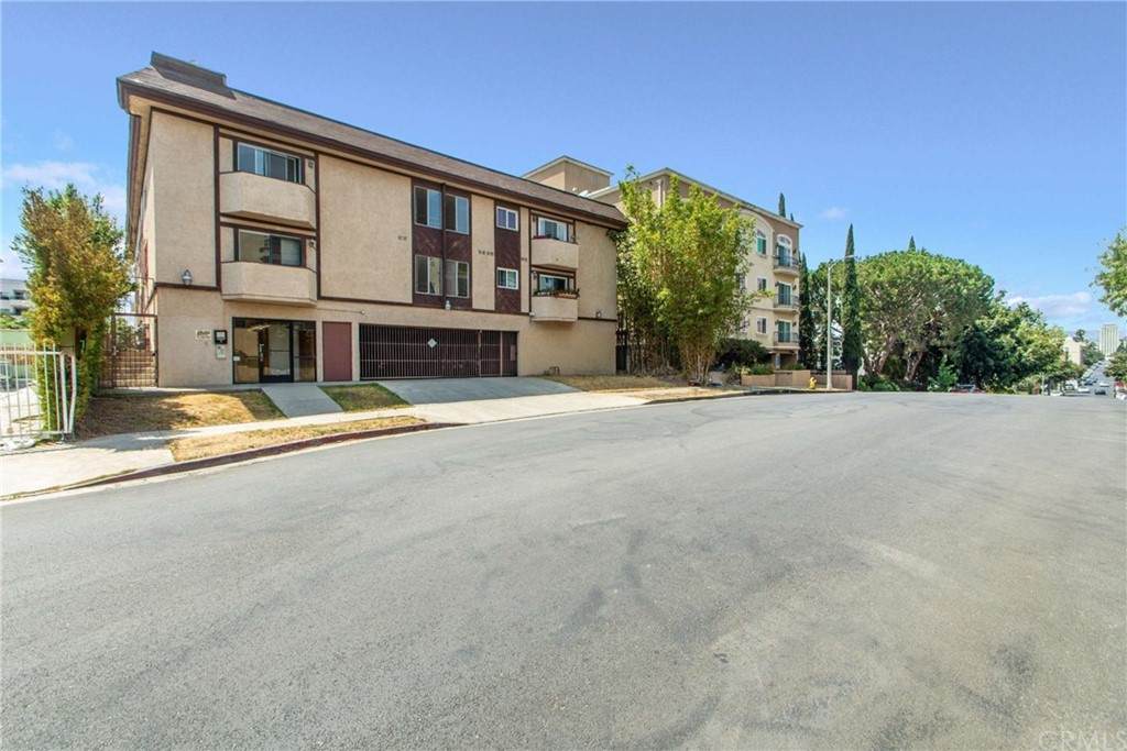 981 St Andrews Place - Photo 1
