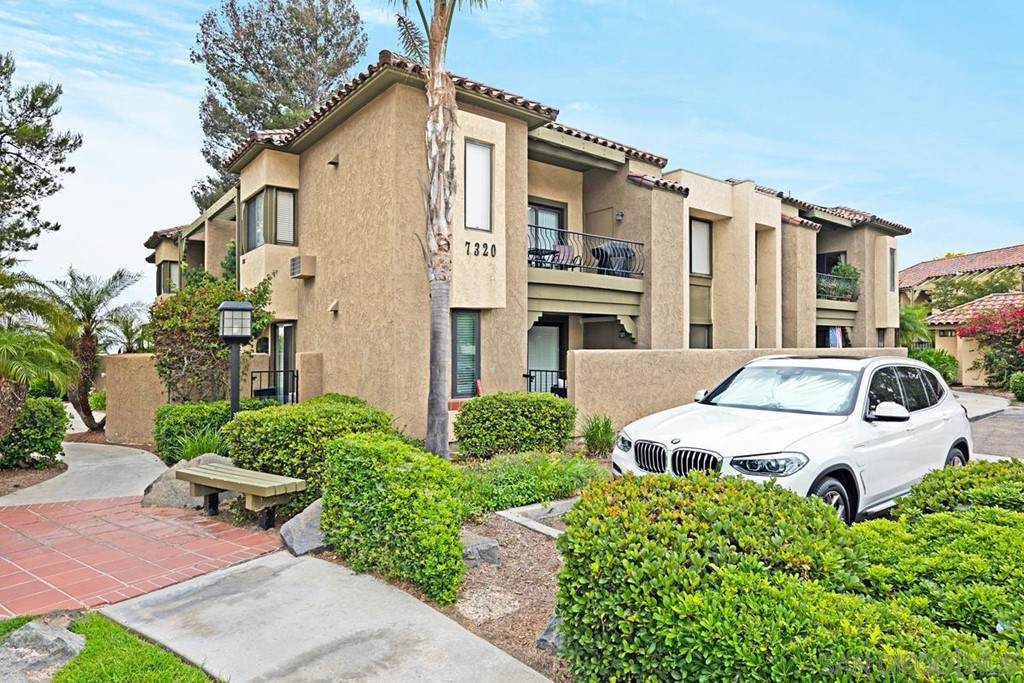 7320 Park Ridge Blvd - Photo 1