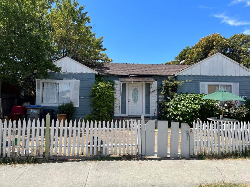 581 Illinois Avenue - Photo 1