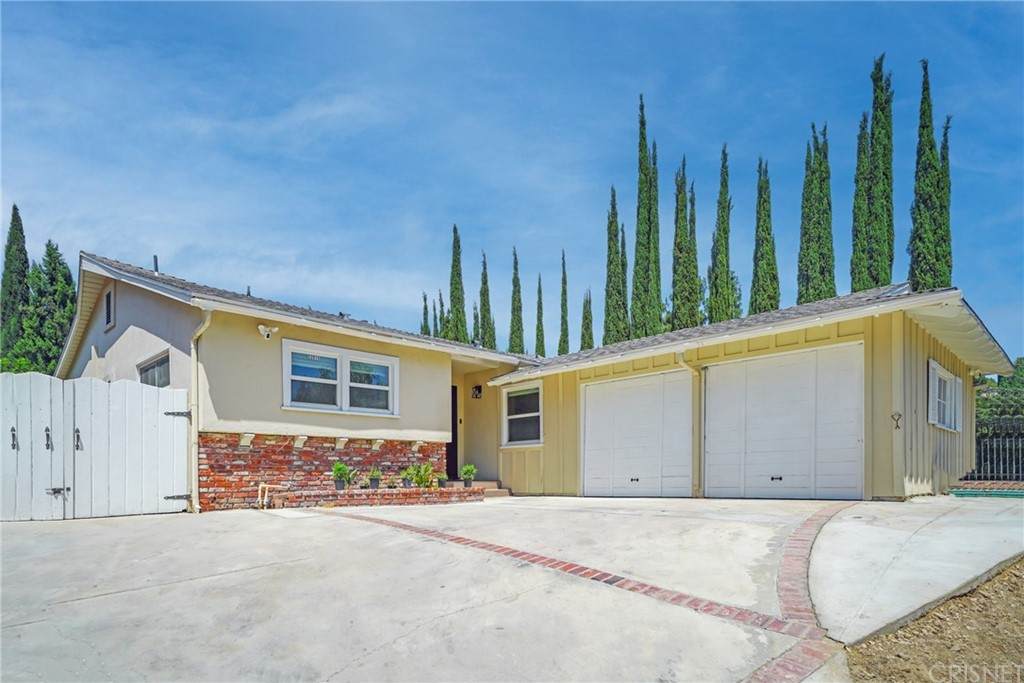 22015 Mulholland Way - Photo 1