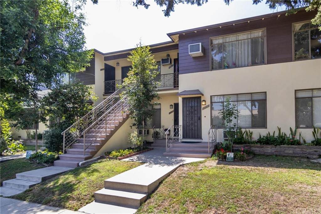 3916 Oak Street - Photo 1