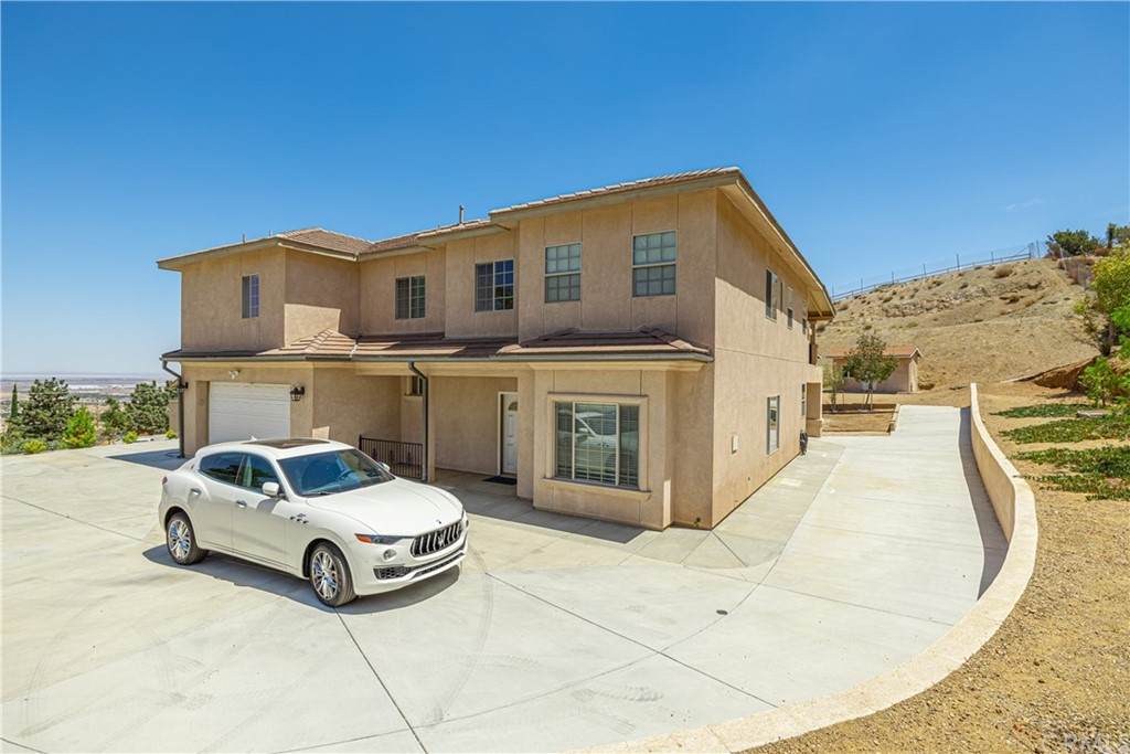1018 Lakeview Drive - Photo 1