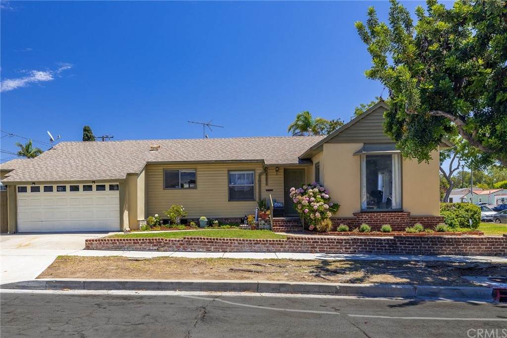 455 Fairview Boulevard - Photo 1