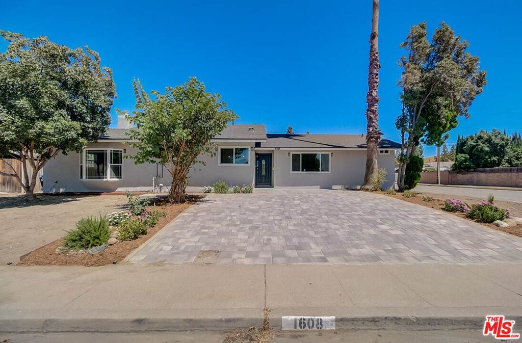 1608 Crater Street - Photo 1