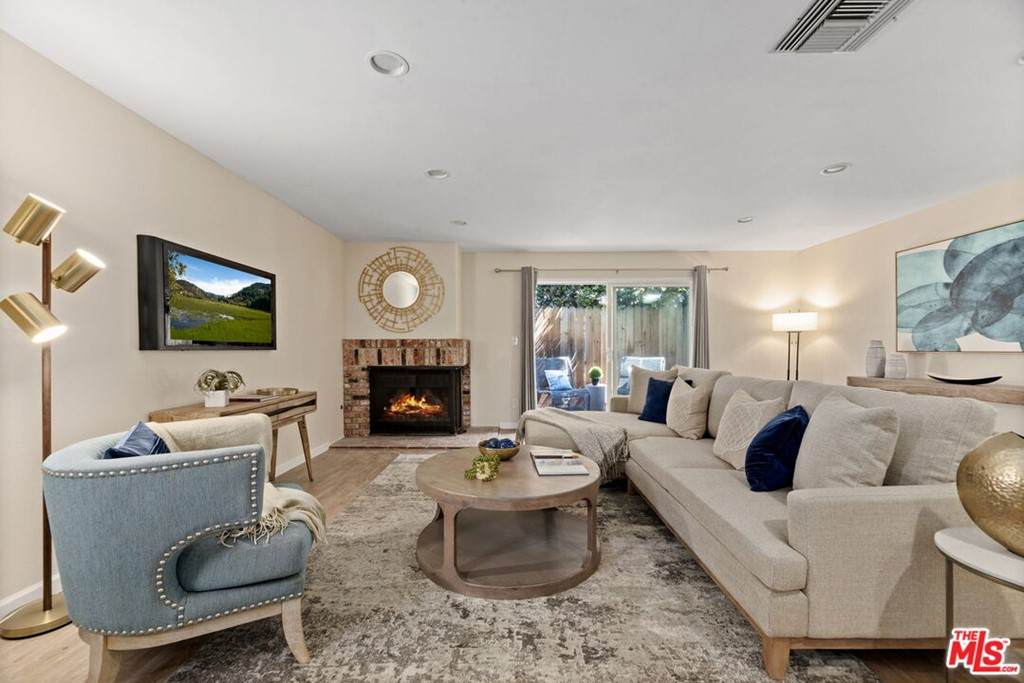 2611 11th Street - Photo 1