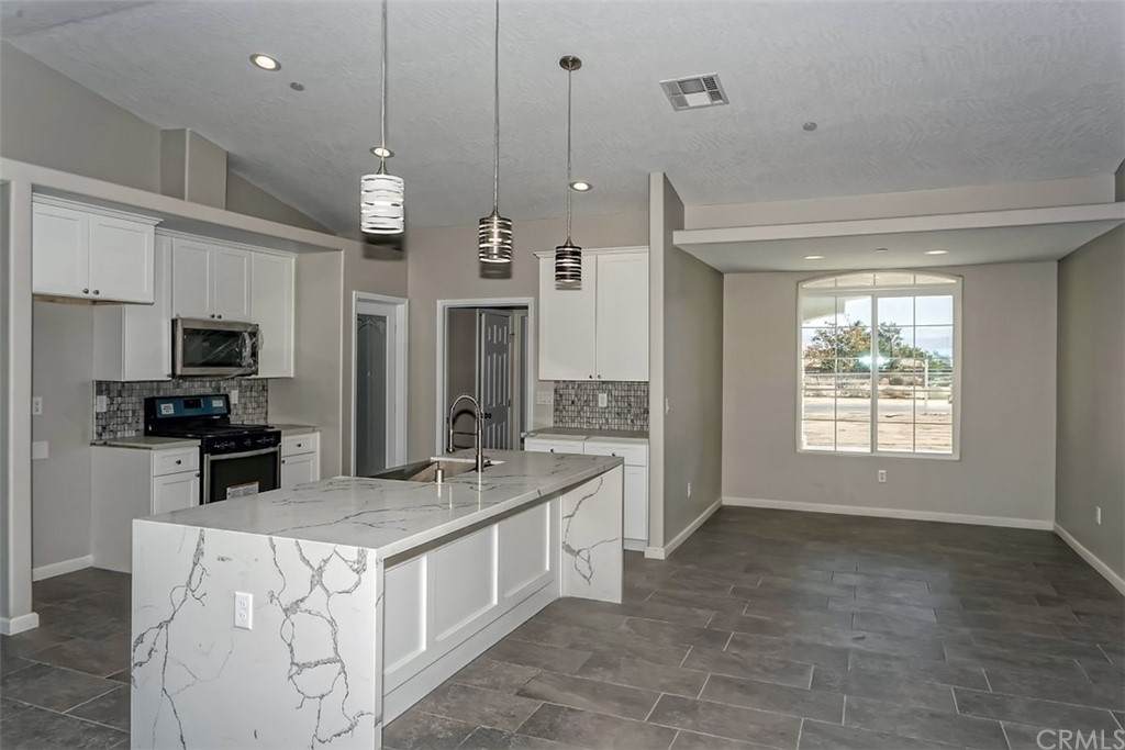 18413 Eucalyptus Street - Photo 1