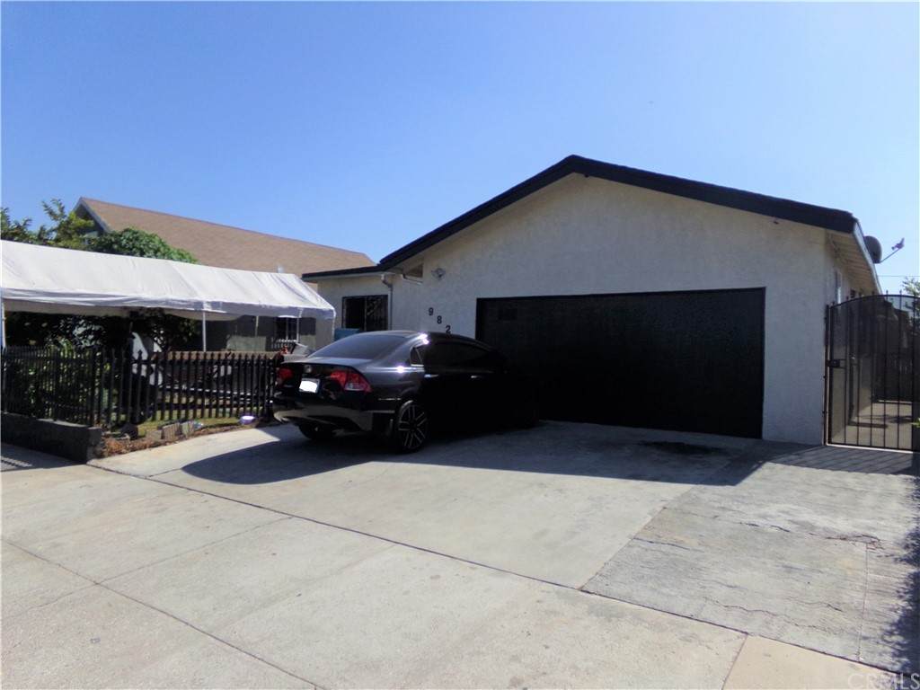 9822 Holmes Avenue - Photo 1