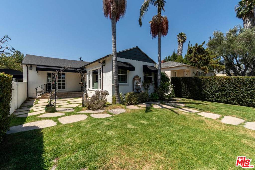 3233 Castle Heights Avenue - Photo 1