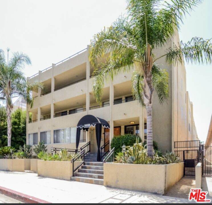 5339 Newcastle Avenue - Photo 1