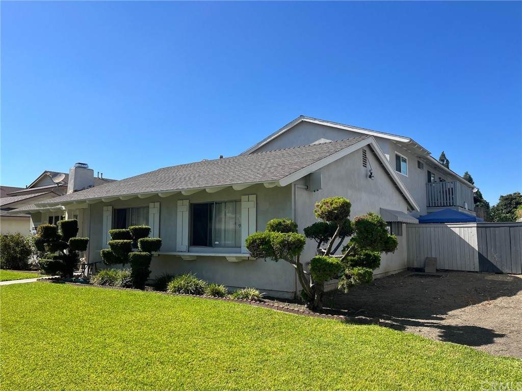 405 Stevens - Photo 1