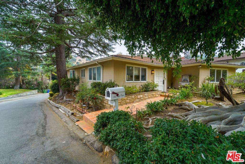 1841 Noel Place - Photo 1