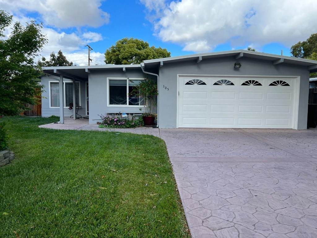 305 Roswell Drive - Photo 1