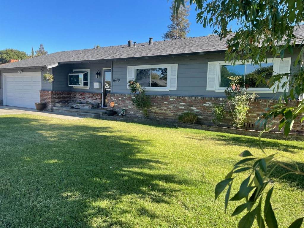 1640 Seville Avenue - Photo 1