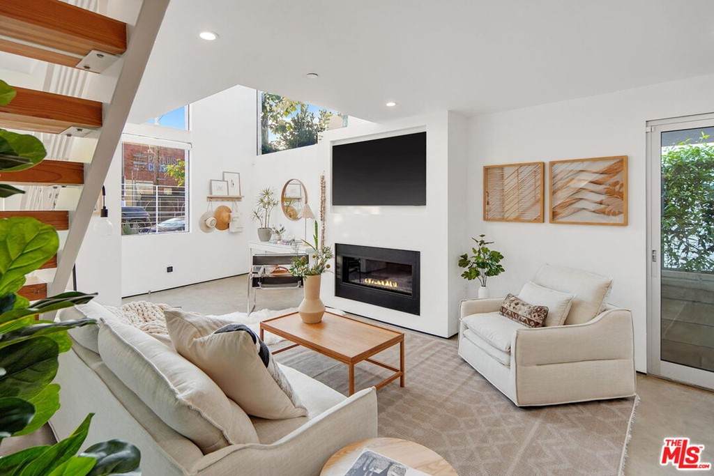 714 Hampton Drive - Photo 1