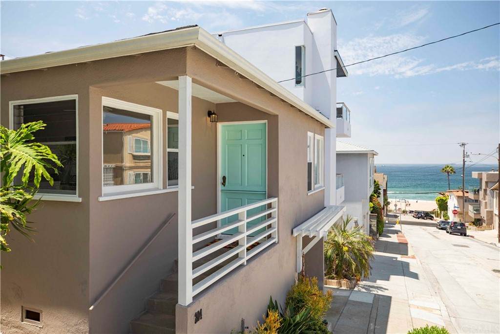204 38th Street - Photo 1