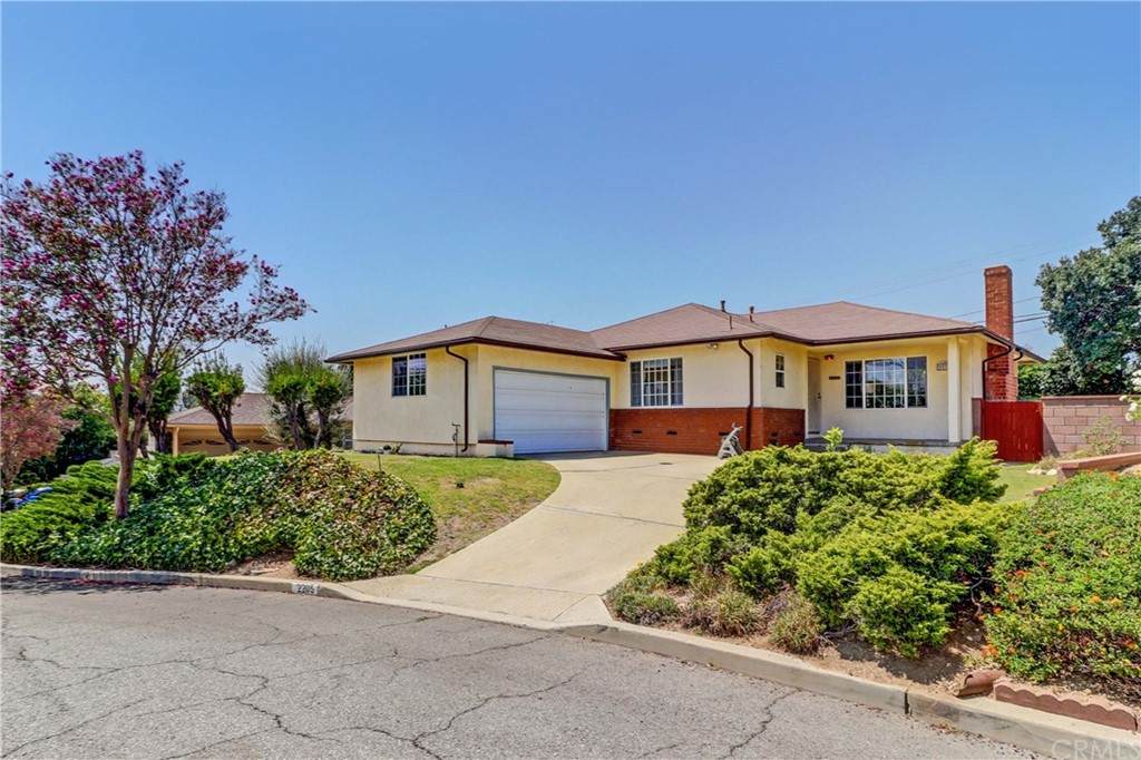 2205 Charnwood Avenue - Photo 1