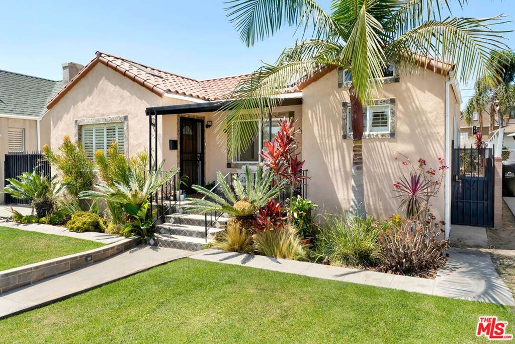 4627 Victoria Avenue - Photo 1