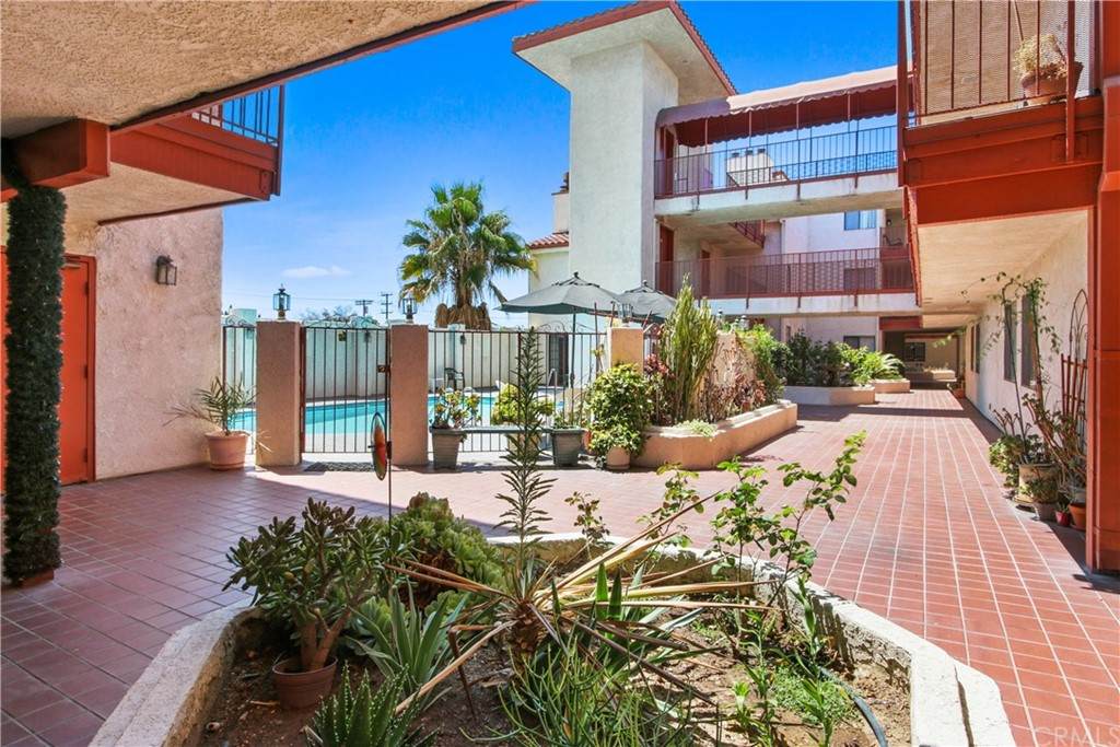 7625 Reseda Boulevard - Photo 1