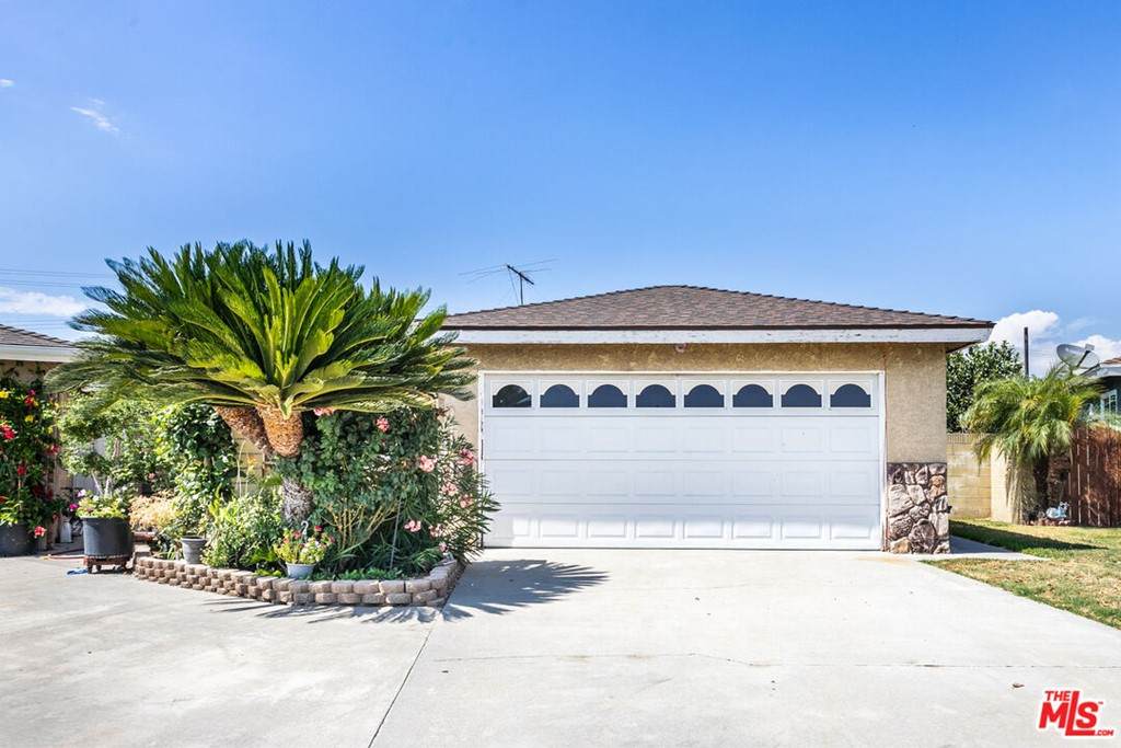 11727 Graystone Avenue - Photo 1