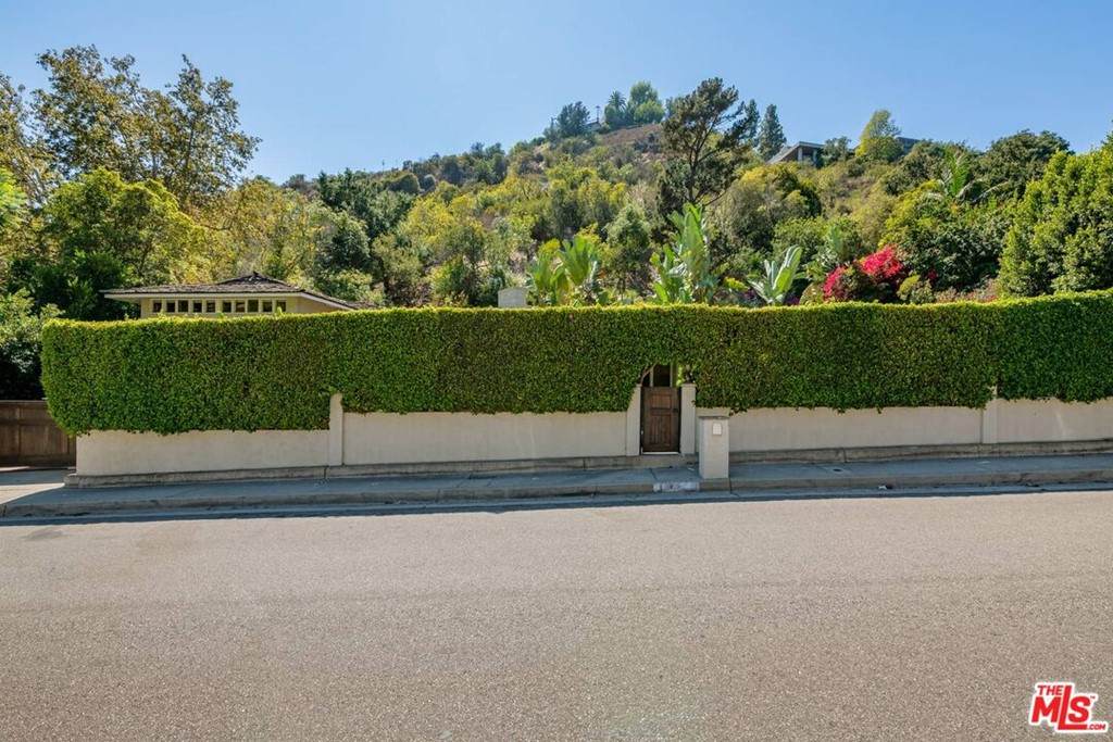 1103 Roscomare Road - Photo 1