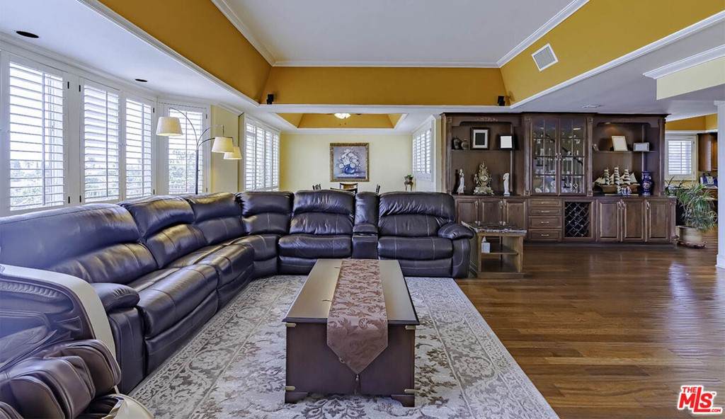 4536 Wilshire Boulevard - Photo 1