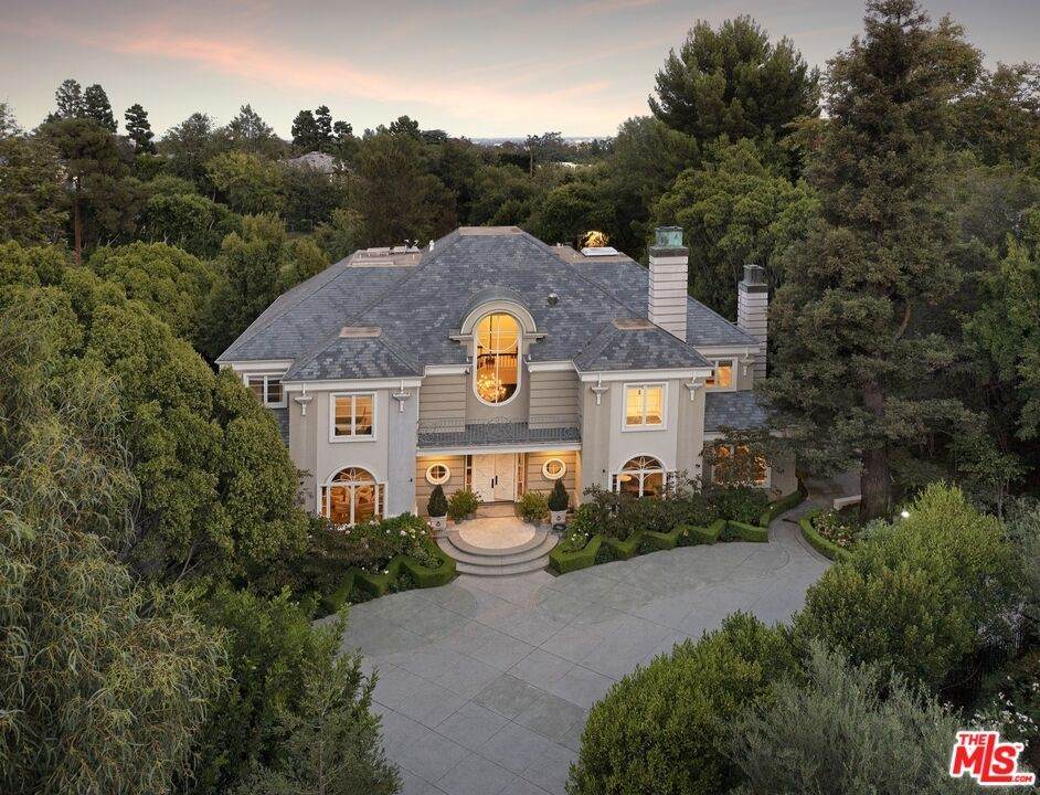 100 Mapleton Drive - Photo 1