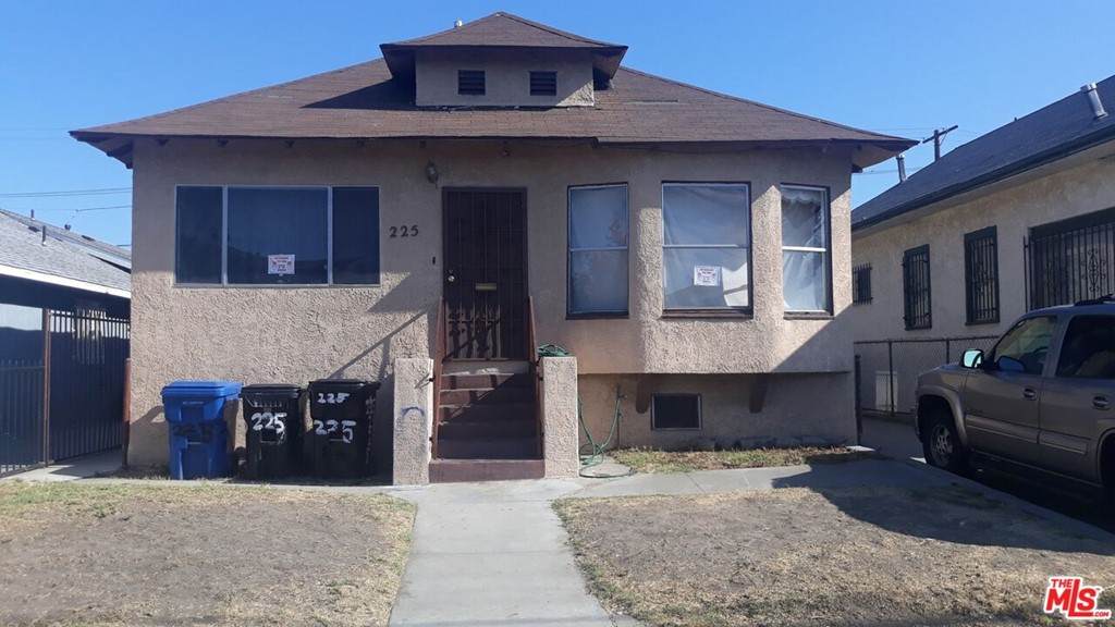 225 42nd Street - Photo 1