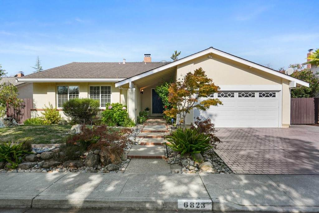 6823 Royalwood Way - Photo 1