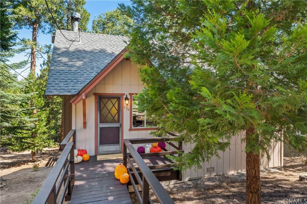 554 Pioneer Road - Photo 1