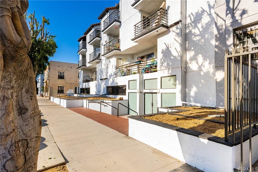 327 Chestnut Avenue - Photo 1