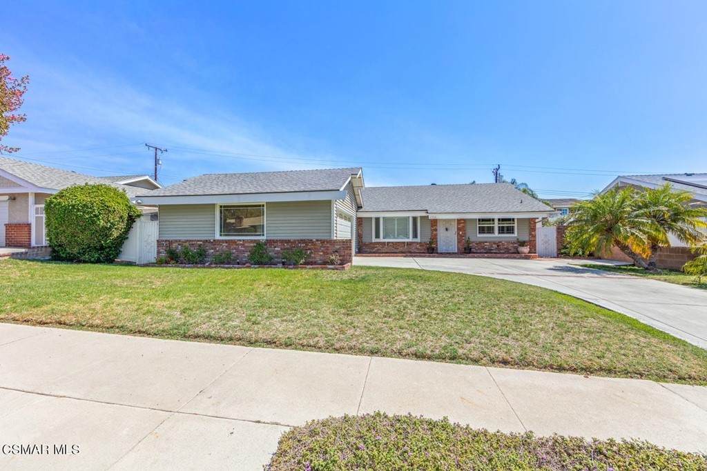 2752 Wanda Avenue - Photo 1