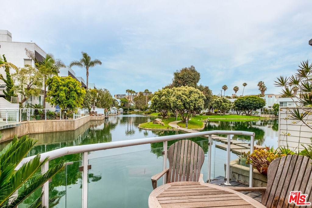 610 Harbor Street - Photo 1