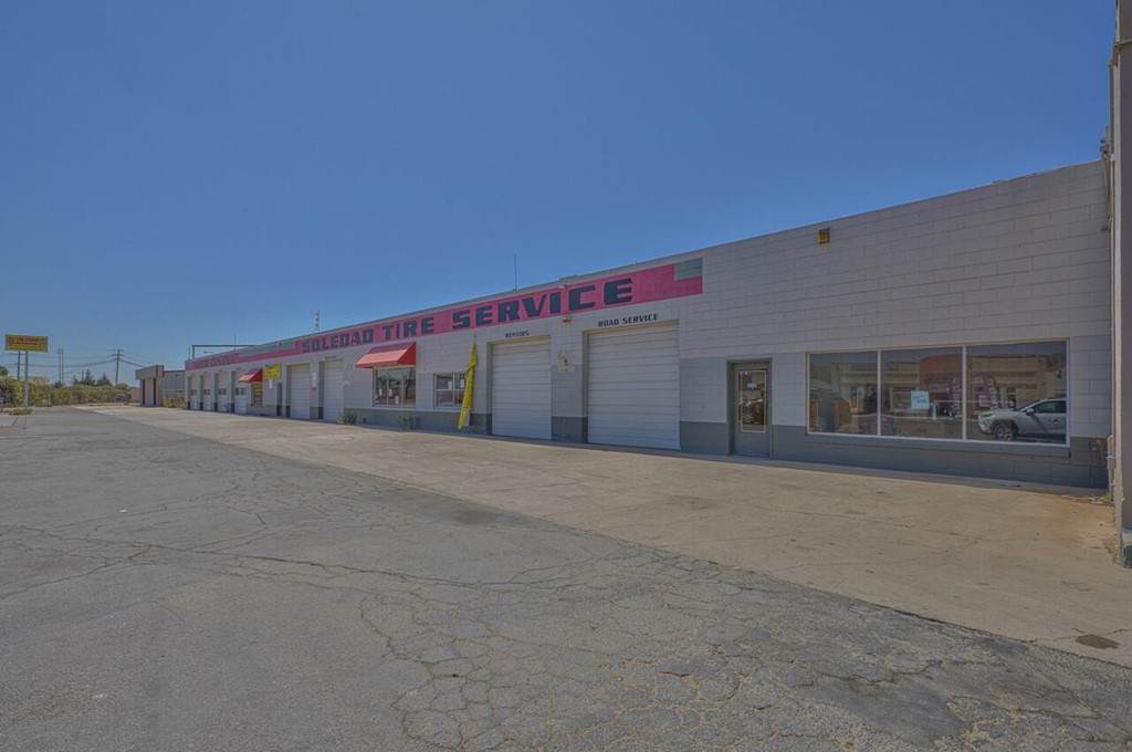 960 Front Street - Photo 1