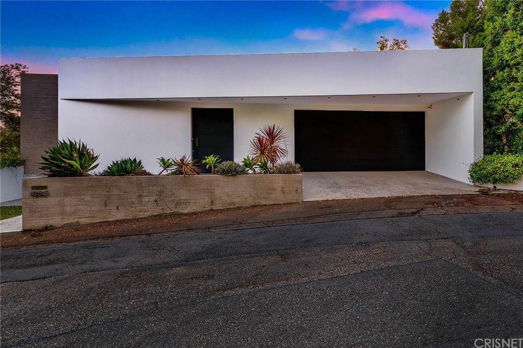1853 Sunset Plaza Drive - Photo 1