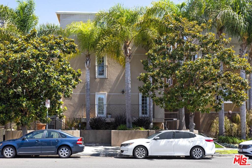 1804 Barrington Avenue - Photo 1