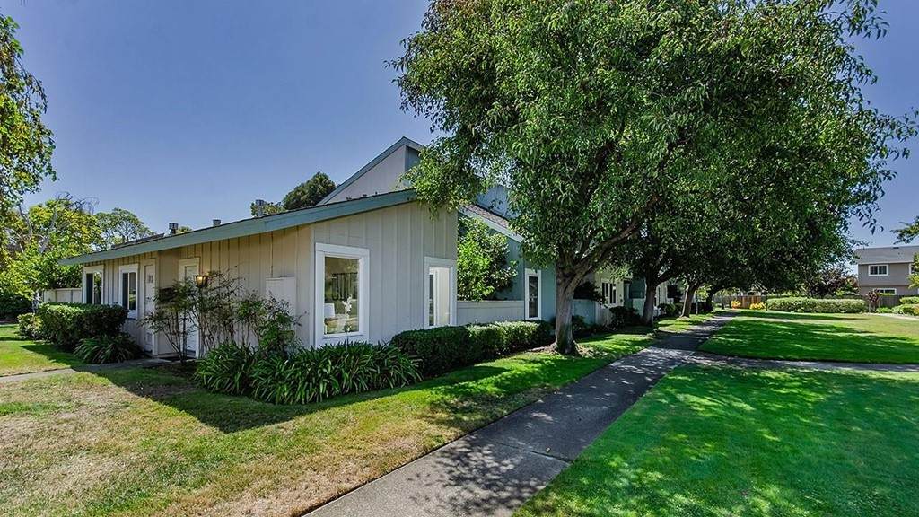 1062 Eagle Lane - Photo 1