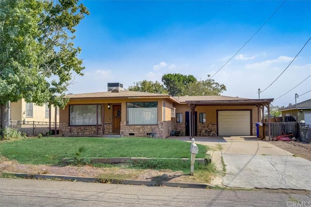 34587 Avenue B - Photo 1
