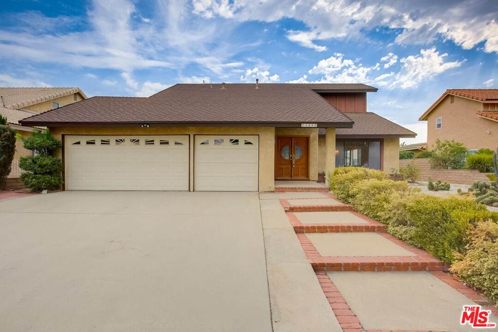 14610 Kinzie Street - Photo 1