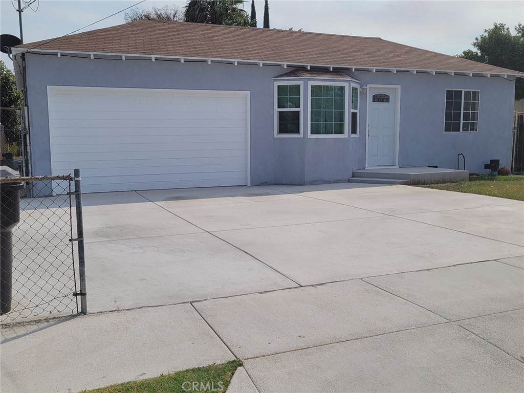 628 Saxon Avenue - Photo 1